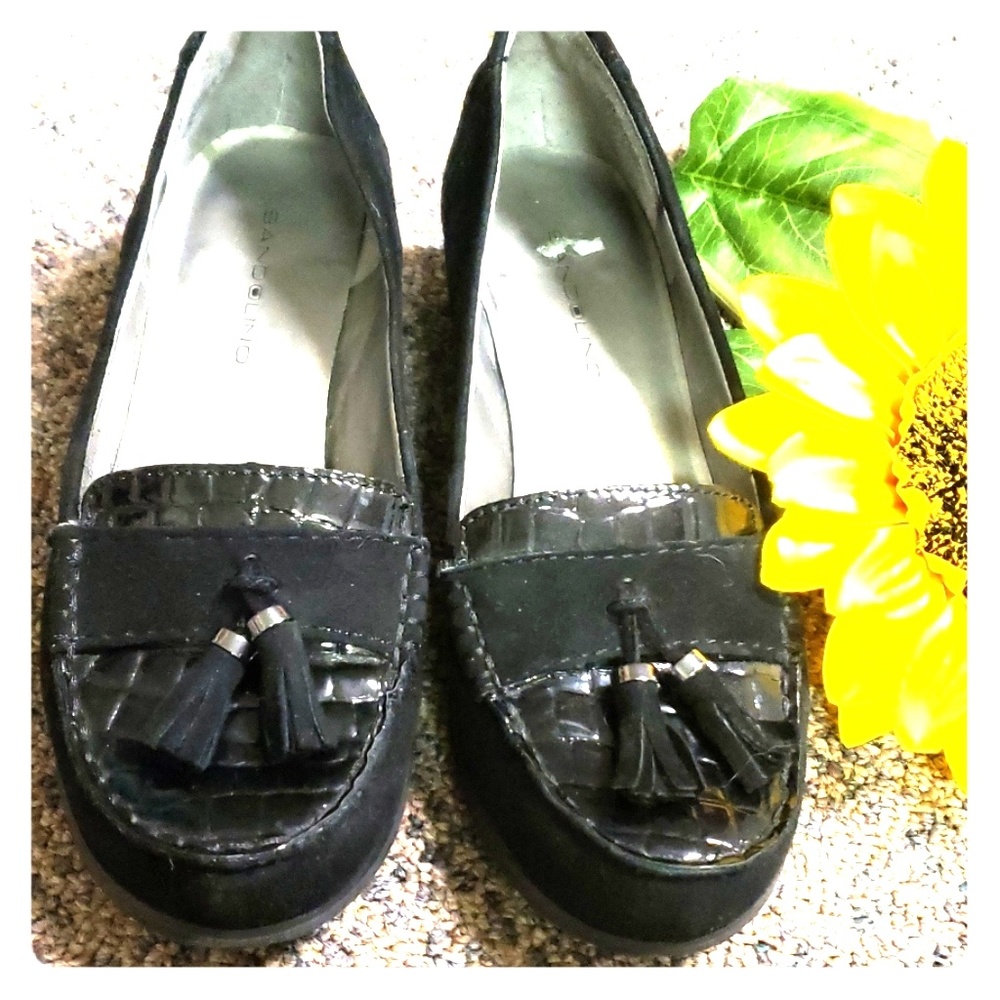 Bandolino black suede loafers
